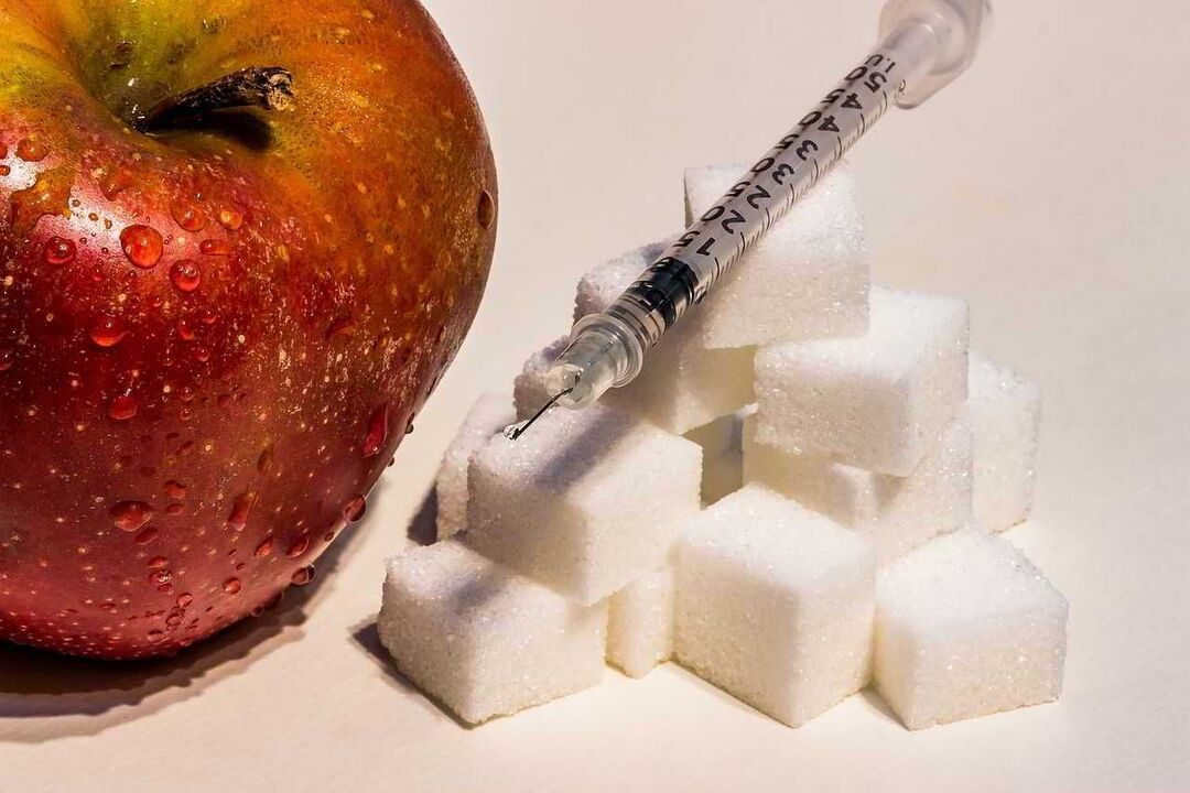 La diabetes mellito se desarrolla en el fondo de la falta de insulina y un aumento de la glucosa en la sangre